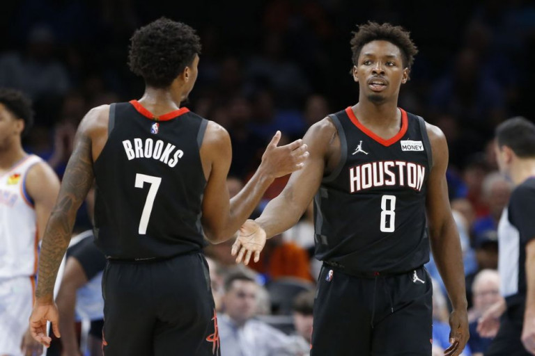 NBA – Επέστρεψαν από το -15 οι Ρόκετς, άνετη νίκη για Μάβερικς