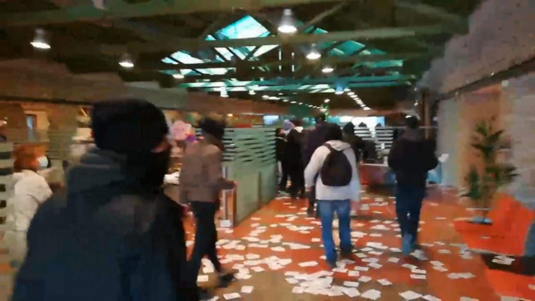 Jumbo – Παρέμβαση του Ρουβίκωνα στο κατάστημα του Μοσχάτου