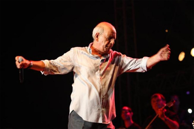 Συγκλονίζει ο Μπάσης για το θάνατο του Μητροπάνου – «Αυτό ήταν το τελευταίο του ζεϊμπέκικο»