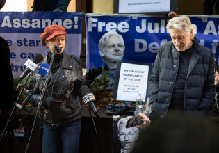 Τζούλιαν Ασάνζ – Ο αδελφός του φοβάται ότι θα τον δει να πεθαίνει κατά τη δικαστική μάχη