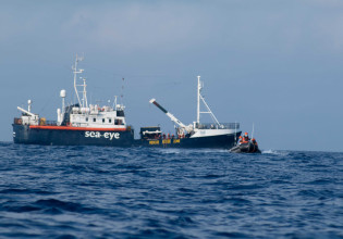 Μεσόγειος – Σε αναζήτηση λιμανιού 300 μετανάστες – Ανάμεσά τους έγκυες και παιδιά