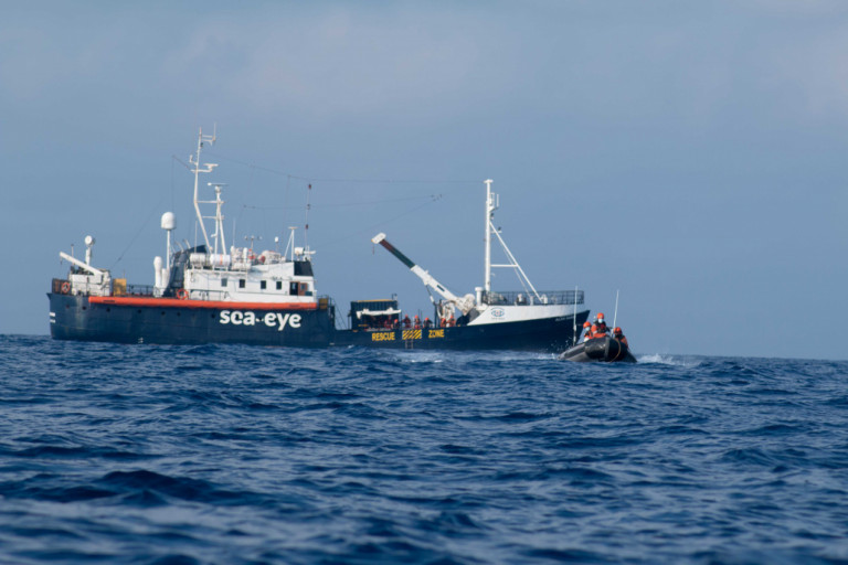 Μεσόγειος – Σε αναζήτηση λιμανιού 300 μετανάστες – Ανάμεσά τους έγκυες και παιδιά