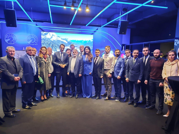 Σπάνιο συλλεκτικό ρόλοι χάρισαν στον Μητσοτάκη οι έλληνες ομογενείς της Ρωσίας