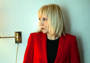 Σώτη Τριανταφύλλου – «Τα χειρότερα εγκλήματα γίνονται μέρα μεσημέρι»