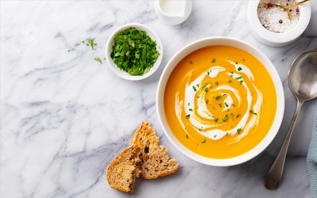 Χειμωνιάτικη και αντιοξειδωτική καροτόσουπα με πορτοκάλι και κανέλα