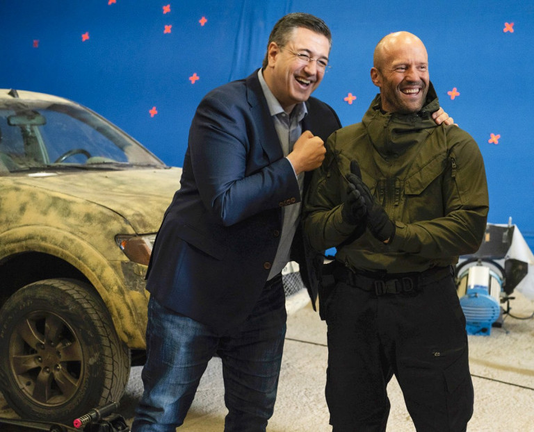 Τζιτζικώστας – Ποζάρει με τον Τζέισον Στέιθαμ στα γυρίσματα των «The Expendables»