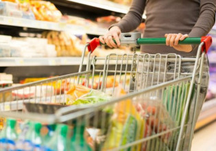 Ακρίβεια – Σήμα κινδύνου από την εκτόξευση τιμών σε βασικά αγαθά