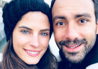 Σάκης Τανιμανίδης-Χριστίνα Μπόμπα – Μας δείχνουν για πρώτη φορά τα πρόσωπα των διδύμων τους