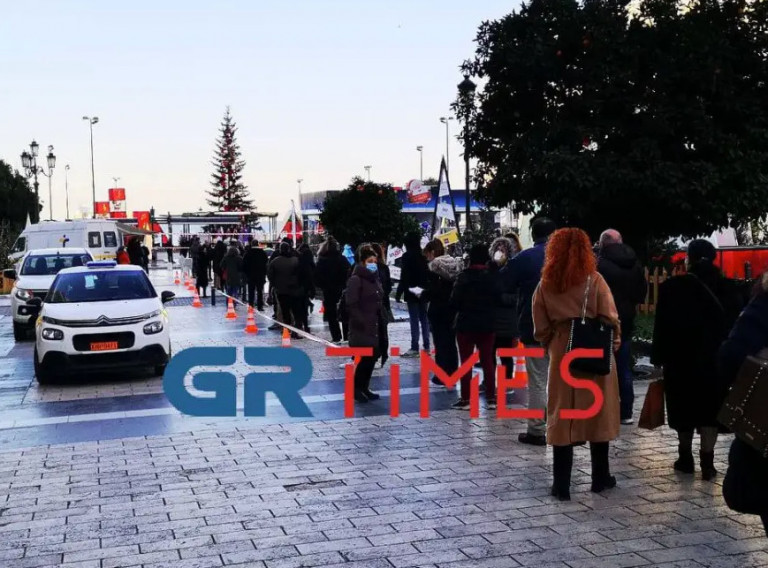 Θεσσαλονίκη – Εκατοντάδες εμβολιασμοί χωρίς ραντεβού στην Αριστοτέλους