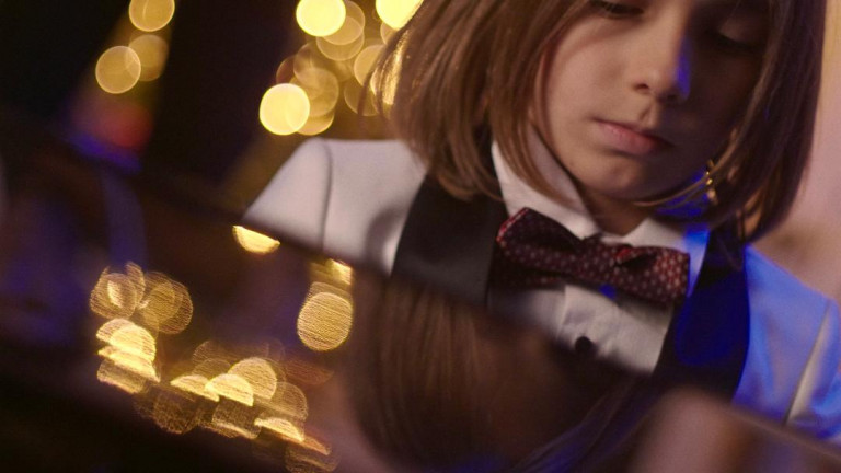 Δυο νέοι μουσικοί φέρνουν τα Χριστούγεννα πιο κοντά