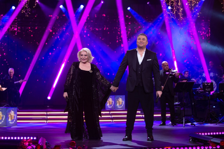 Χριστούγεννα στο Mega – Ο Αντώνης Ρέμος υποδέχεται τη Μαρινέλλα…«Τα λόγια είναι περιττά»