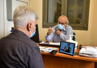 Δήμος Αθηναίων-Εξ αποστάσεως διερμηνεία στην Ελληνική Νοηματική Γλώσσα στα Ιατρεία 