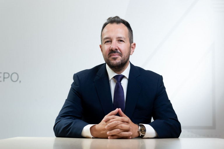 Σταύρος Δρακουλαράκος – Παπαστράτος: «Με όχημα την επιστήμη, για το τέλος του τσιγάρου»