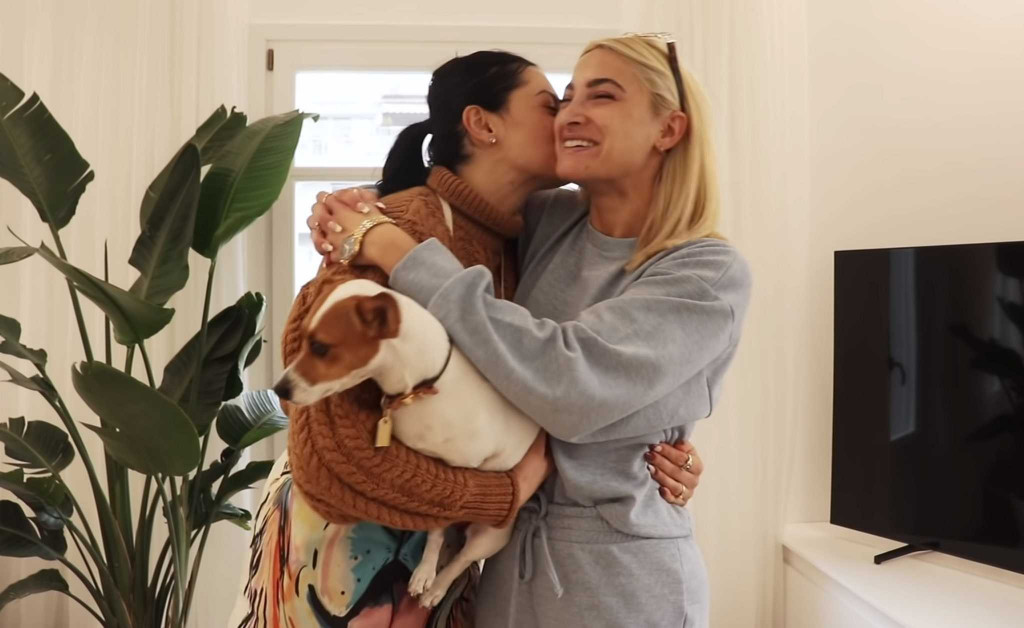 Ιωάννα Τούνη – Παρουσίαζε το νέο της σπίτι, όταν… έκανε «ντου» η Δήμητρα Αλεξανδράκη