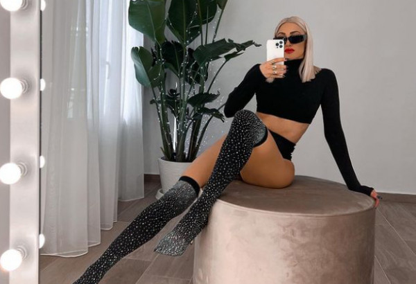 Ιωάννα Τούνη – Δείχνει την κοιλιά της και απαντά αν είναι έγκυος