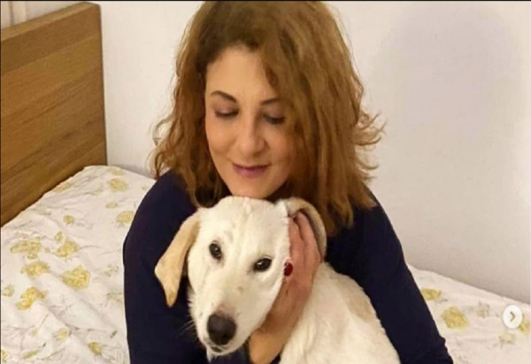 Τάνια Τρύπη – Πήρε σπίτι της σκυλί που είχε κακοποιηθεί σεξουαλικά στην Αλεξανδρούπολη