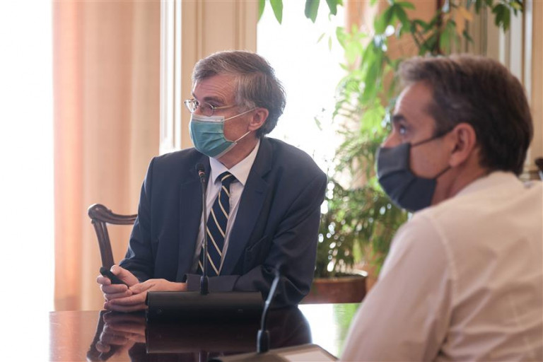 Κοροναϊός – Κρίσιμη σύσκεψη Μητσοτάκη και Τσιόδρα στο Μαξίμου – Ποια μέτρα έχουν «κλειδώσει» και ποια παραμένουν «ανοιχτά»