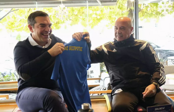 Μια απρόσμενη συνάντηση με τον Χουάν Ραμόν Ρότσα είχε ο Αλέξης Τσίπρας κατά την επίσκεψή του στην Ηγουμενίτσα