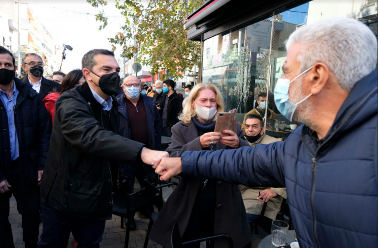Τσίπρας για ακρίβεια – Αντί για μέτρα στήριξης του εισοδήματος, ο Μητσοτάκης κάνει τον τροχονόμο στα καρτέλ