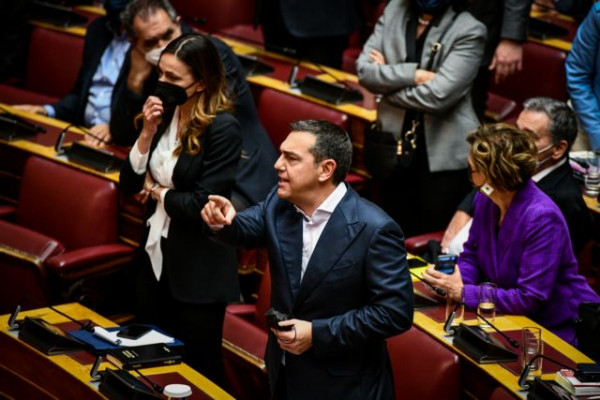 Ποιοι στηρίζουν και ποιοι διαφωνούν με το αίτημα Τσίπρα για πρόωρες εκλογές – Επιμένει ο Γεραπετρίτης ότι η παραίτηση πρωθυπουργού δεν οδηγεί σε διάλυση της Βουλής