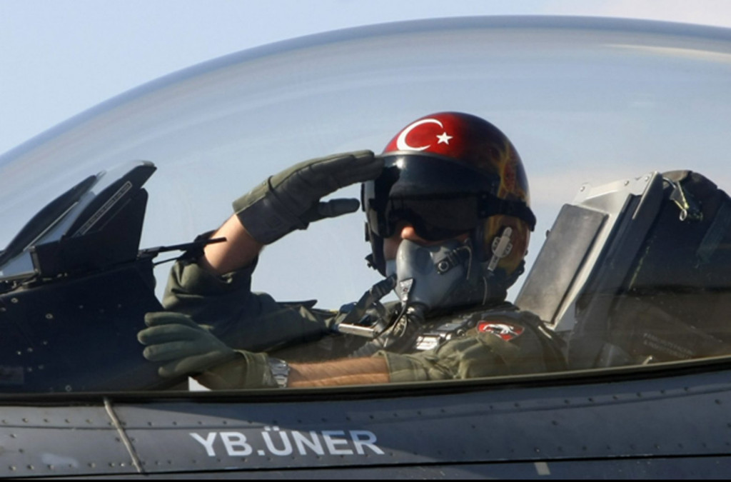 Τούρκος πιλότος – «Πετάω 23 χρόνια μαχητικά και είμαι άνεργος – Έλληνες εργάζονται στις τουρκικές αερογραμμές»