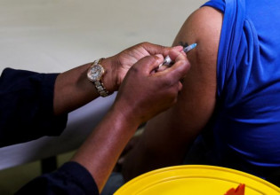 Νότια Αφρική – Η χώρα θα αρχίσει να προσφέρει ενισχυτικές δόσεις εμβολίων καθώς εξαπλώνεται το στέλεχος Όμικρον