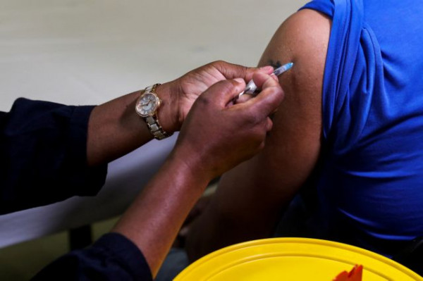 Νότια Αφρική – Η χώρα θα αρχίσει να προσφέρει ενισχυτικές δόσεις εμβολίων καθώς εξαπλώνεται το στέλεχος Όμικρον