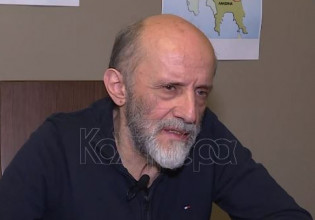 Μάνος Βακούσης – «Πηγαίνω και χαζεύω τα κόκκαλα της μάνας μου στο κοιμητήριο»