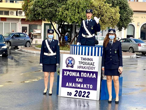 Ηράκλειο – Αναβίωσαν το έθιμο του τροχονόμου στη βαρέλα