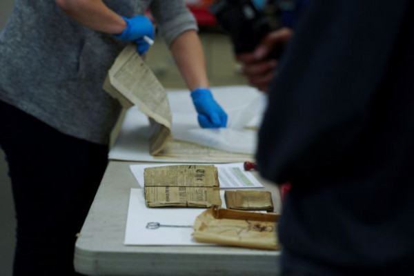 ΗΠΑ – Ανοιξαν τη χρονοκάψουλα και απογοητεύτηκαν – Βρήκαν μασονικά σύμβολα αλλά όχι… θησαυρό