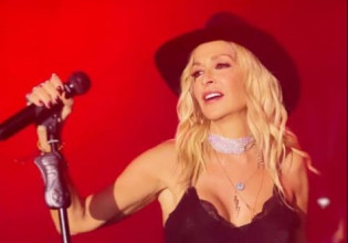 Άννα Βίσση – «Ξεπέρασα τα 60, πρέπει να κάνω και το τρίτο εμβόλιο»