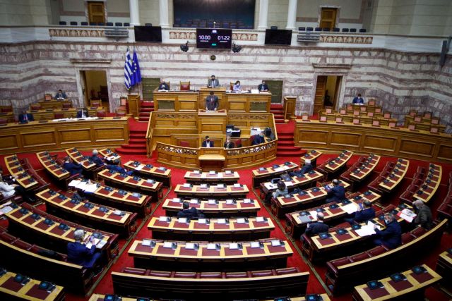 Αψιμαχίες στη Βουλή για την μελέτη Τσιόδρα – Λύτρα και τη διαγραφή Κουρουμπλή
