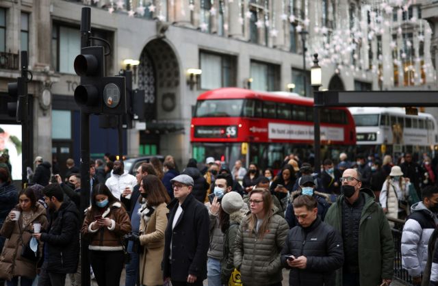 Βρετανία – Σοκ από το νέο ρεκόρ κρουσμάτων – Πάνω από 122.000 μολύνσεις σε 24 ώρες