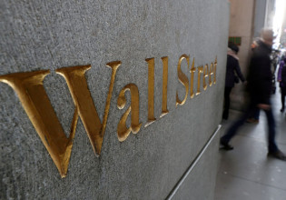 Wall Street – H μείωση του φόβου για την Ομικρον συνέβαλε στην ανάκαμψη