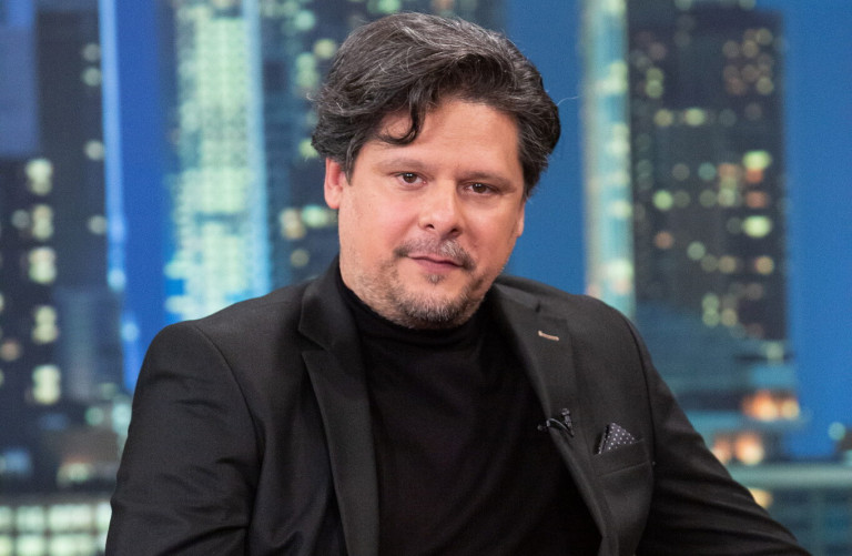 Λευτέρης Χαρίτος – Θα ήθελα πολύ να σκηνοθετήσω κωμωδία γιατί είμαι τρόμπας