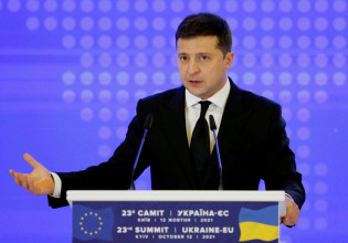 Ο Ζελένσκι χαιρετίζει τον «προσωπικό ρόλο» του Μπάιντεν για την ειρήνη στην ανατολική Ουκρανία