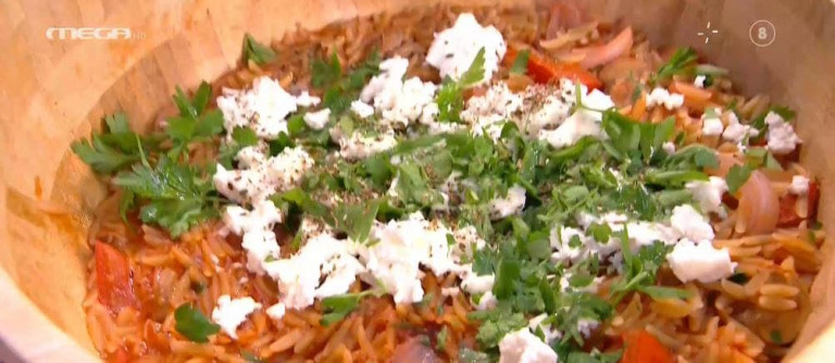 Ο Τίμος Ζαχαράτος μάς φτιάχνει γιουβετσάκι με μανιτάρια & ψημένες κόκκινες πιπεριές