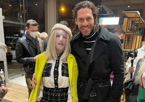 Ιωάννα Παλιοσπύρου – Χαμογελαστή αγκαλιά με τον Γιάννη Σπαλιάρα