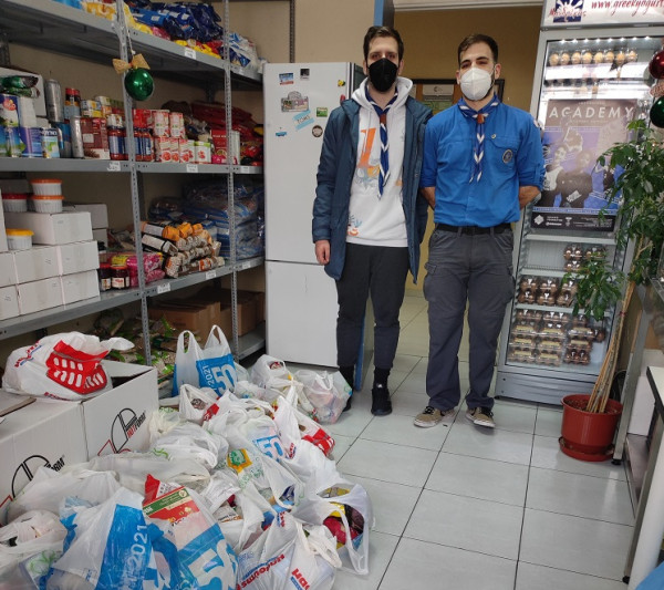 Γαλάτσι-Πρόσκοποι παρέδωσαν τρόφιμα σε φτωχές οικογένειες