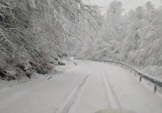 Η κακοκαιρία κορυφώνεται – Δείτε ποιες περιοχές έχουν «ντυθεί» στα λευκά