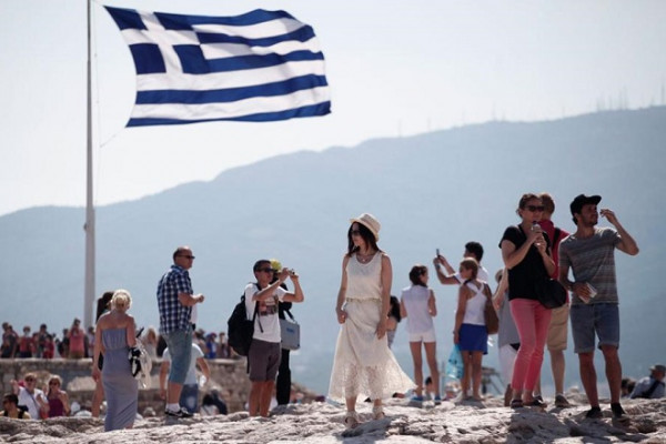 Τουρισμός – Πώς μπορεί να φέρει περισσότερα έσοδα στην ελληνική οικονομία