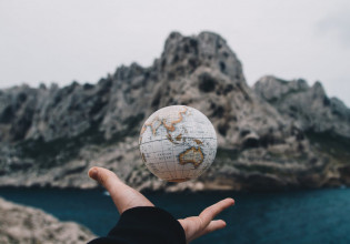 Ο κόσμος το 2022 – Πώς θα είναι τη νέα χρονιά, οι αλλαγές που θα φέρουν πανδημία και τεχνολογία