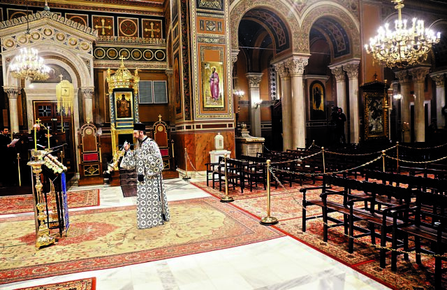 Πάτρα – Διαφωνίες Μητροπολιτών για τους αγιασμούς στα σπίτια στην Αχαΐα