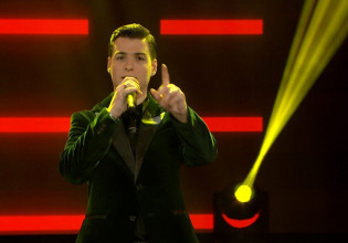 «Δυνατά τα τα» από τον Στέφανο Πιτσίνιαγκα και όλοι χορεύουν ξέφρενα