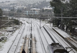 Σύγκρουση τρένων: Μεγάλη επιχείρηση για να μεταφερθούν οι τραυματίες στο νοσοκομείο