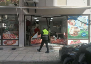 Αλεξανδρούπολη: Αυτοκίνητο έπεσε πάνω σε τζαμαρία καταστήματος