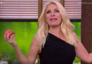 Ελένη Μενεγάκη – Οι ευχές για την νέα χρονιά και το απρόοπτο με το… ρόδι