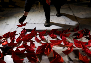 Έκθεση-καταπέλτης από την HRW για την Ελλάδα – Επαναπροωθήσεις, γυναικοκτονίες και ρατσισμός