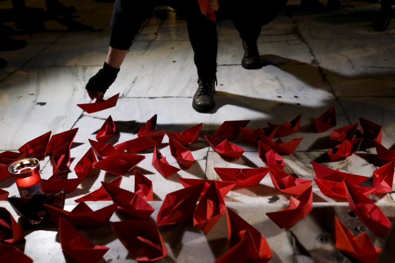 Έκθεση-καταπέλτης από την HRW για την Ελλάδα – Επαναπροωθήσεις, γυναικοκτονίες και ρατσισμός