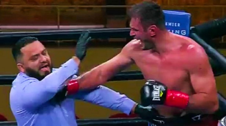 Απίστευτο – Έξαλλος πυγμάχος γρονθοκόπησε διαιτητή